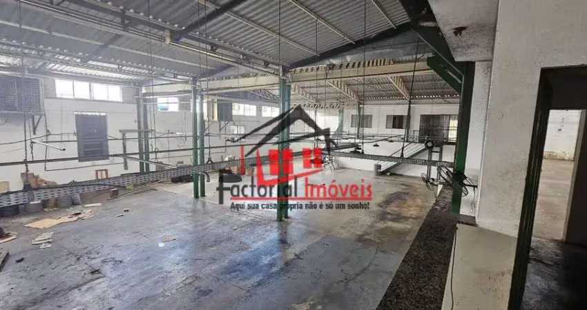 Galpão com 1.600m² de área total próximo da BR040
