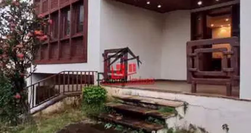 Casa comercial com 08 quartos e suíte no santa tereza