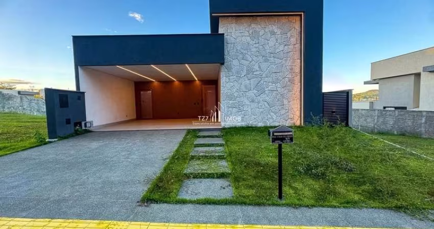 Casa Subtérrea com projeto exclusivo no Jardins Nápoles com 3 suítes.