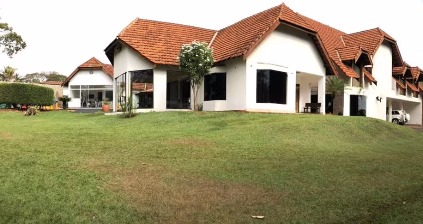 Excelente casa tipo para venda com 7 quartos, sendo 7 suítes, 850m²