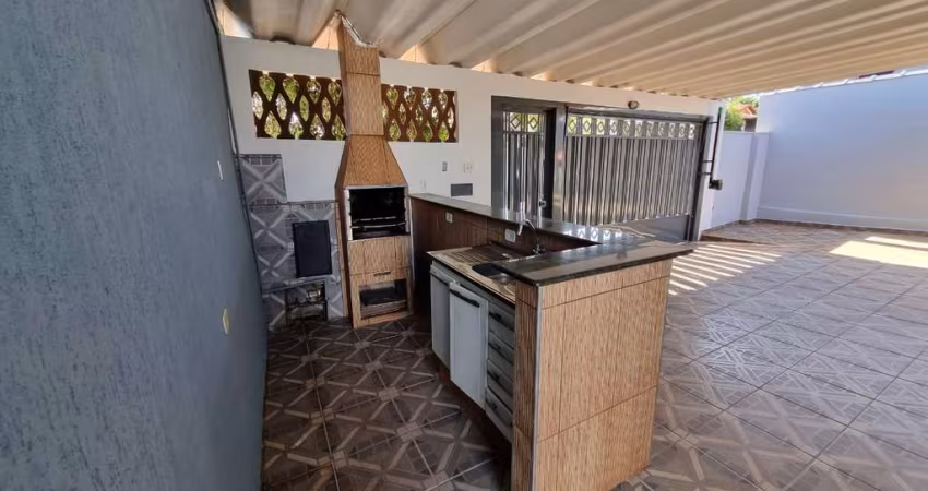 Agradável casa tipo para venda com 3 quartos, sendo 1 suíte, 155m²