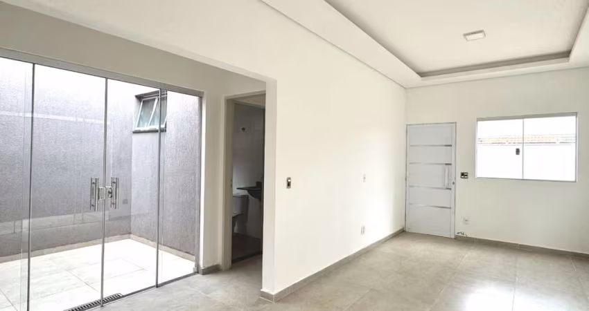 Agradável casa tipo para venda com 2 quartos, sendo 1 suíte, 73m²