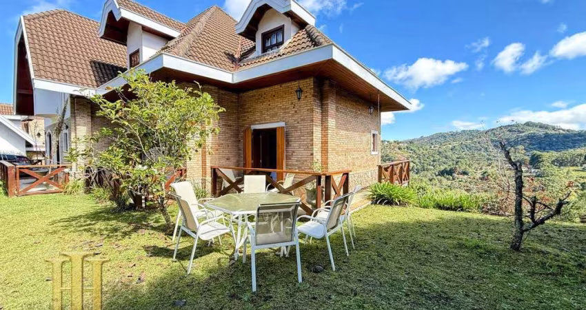 Casa clássica a venda em condomínio