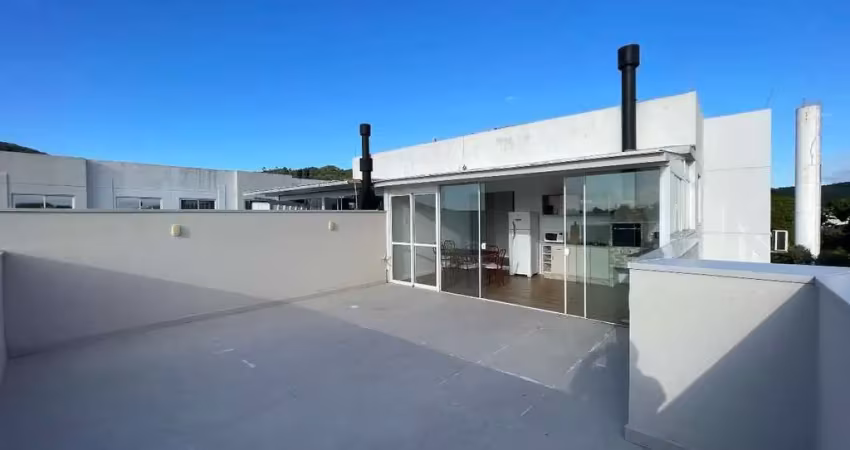 Cobertura exclusiva a apenas 1.000 metros da praia da Cachoeira do Bom Jesus!