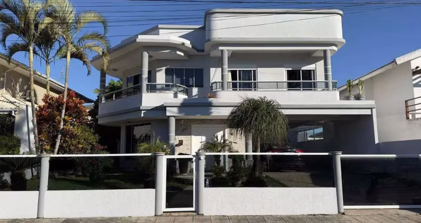 Residência de alto padrão na rua adiles della giustina