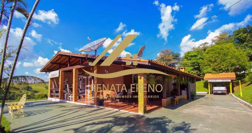 Charmoso Sítio com Casas, Estrebaria e Infraestrutura Completa em Sorocaba