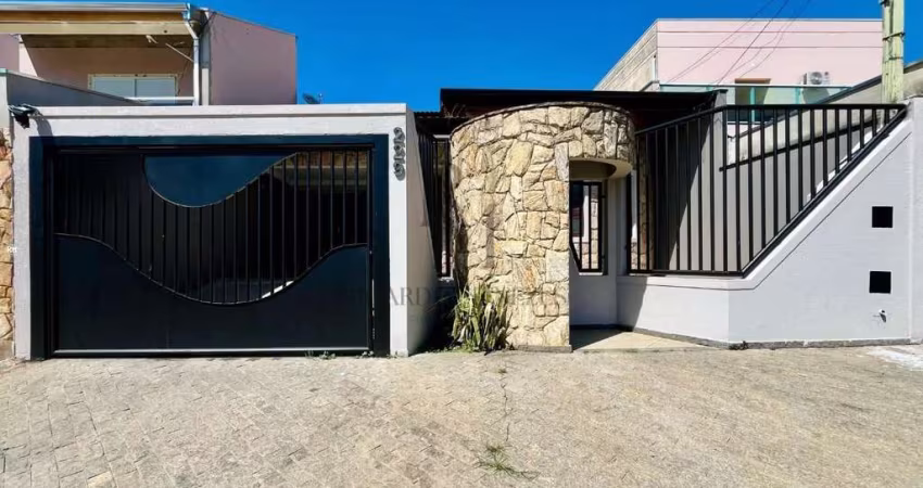 Casa com 3 dormitórios + edícula, a 800 metros do Parque Ecológico