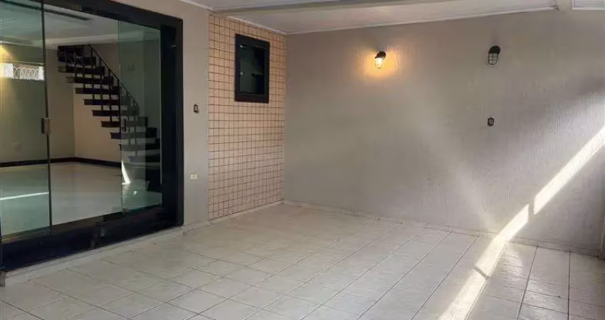 Casa com 3 quartos para alugar na Rua Américo Vespucci, Vila Prudente, São Paulo