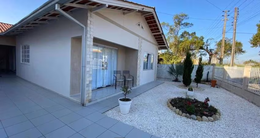 Casa á venda no Centro em Canelinha,  2 dormitórios sendo 1 com closet, 100m²