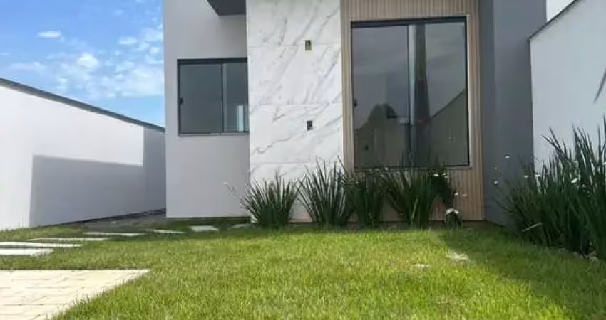 Casa á venda em canelinha, possuindo 55m², com 2 dormitórios e amplo terreno