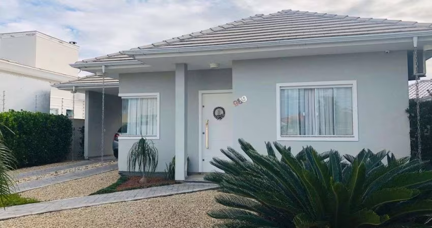 Casa a venda no bairro Universitários com 80m², 2 dormitórios,  piscina, 2 vagas