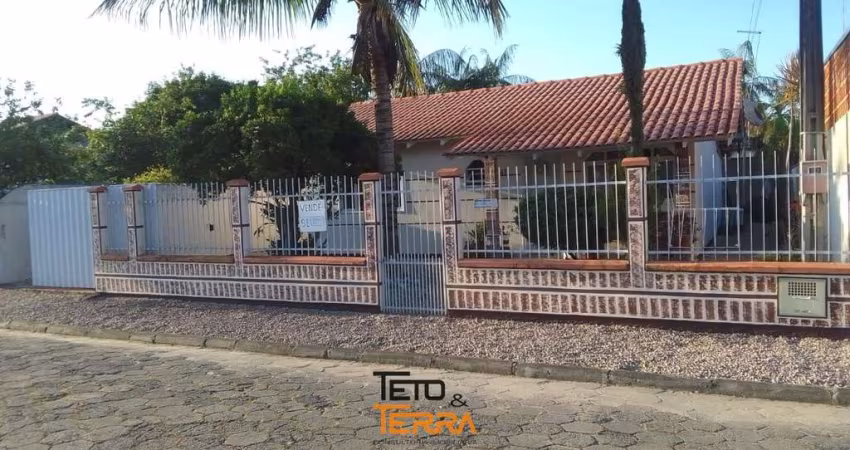 Casa á venda no bairro Universitários, com 2 suítes possuindo 69m²
