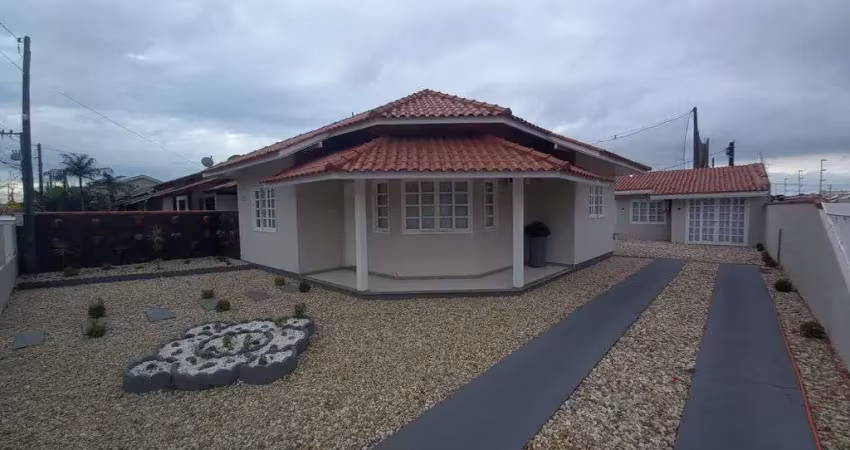Casa com 85m² no bairro centro em tijucas mobiliada com amplo espaço no terreno