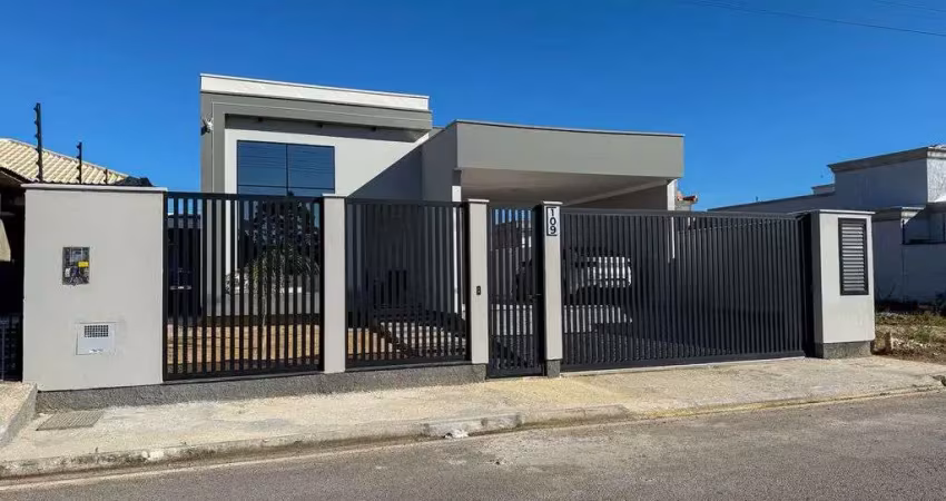 Casa mobiliada com 115m² no joáia em tijucas, 2 dormitórios,1 suíte,área gourmet