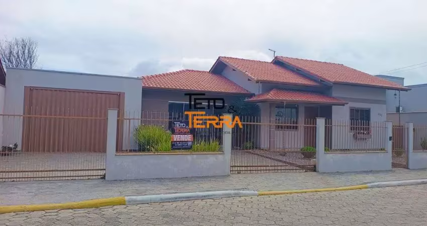 Casa com 200m² á venda na praça em tijucas mobiliada,3 dormitórios sendo 1 suíte
