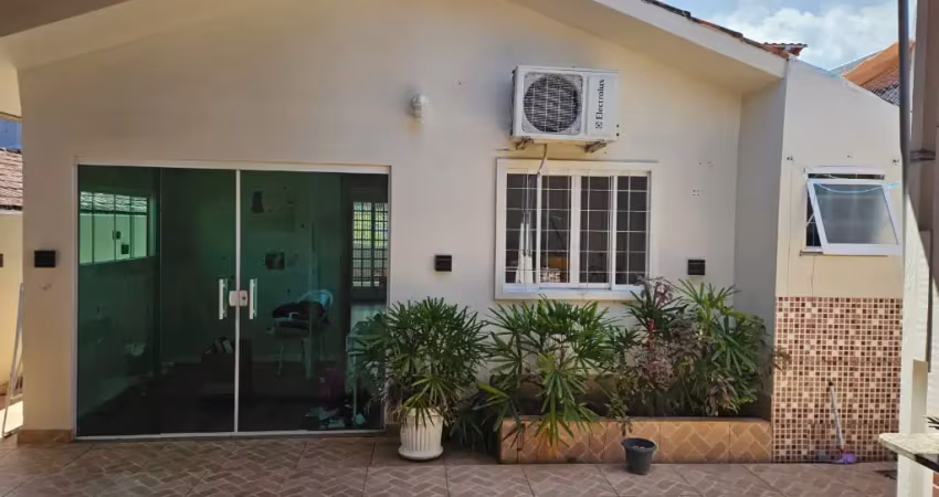 Casa térrea ótima  localização condomínio  lírios  nova esperança