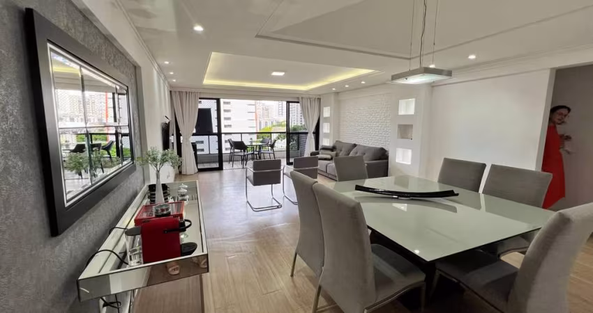 Apartamento à venda, 131m; sala para 2 ambientes,; 3 quartos, sendo 1 suíte; varanda; dependência c