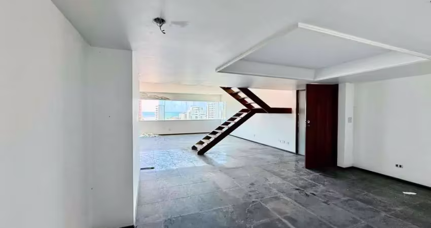 Oportunidade Cobertura com piscina; 370m²; 5 quartos, 3 suítes, salas amplas e 3  garagem. Vista in