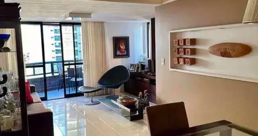 Maravilhoso apartamento reformado à venda; 115m; andar alto; 3 quartos, 2 suítes; 2 garagens soltas