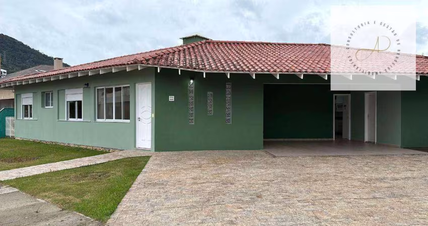 Casa com 4 dormitórios à venda, 220 m² por R$ 2.490.000,00 - Itacorubi - Florianópolis/SC