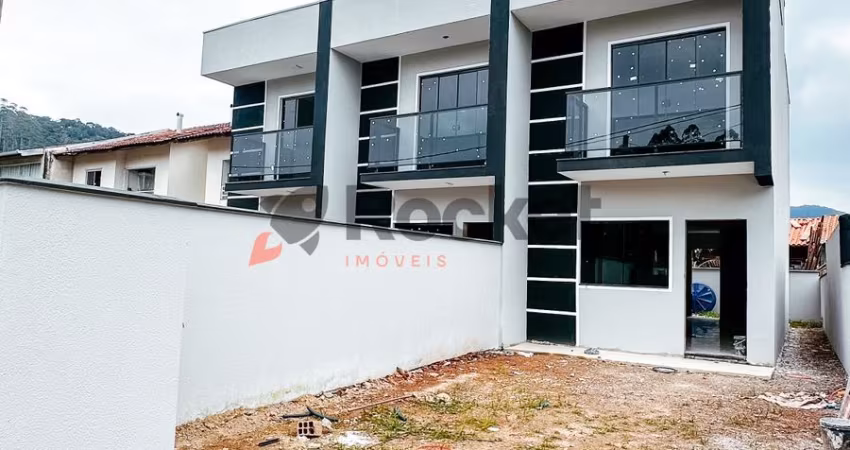 Sobrado com duas suítes no bairro Limeira em Brusque!