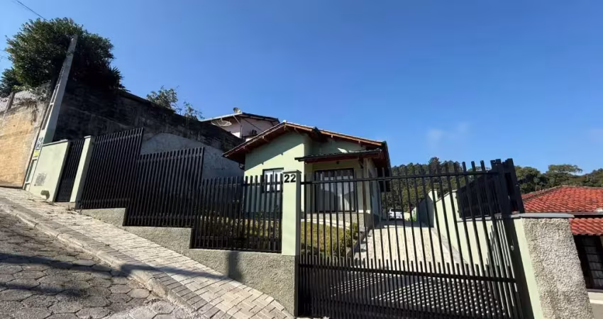 Casa com excelente acabamento, pronta para moradia com uma suíte mais dois quartos!