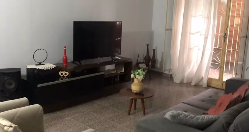 Casa a venda no Lote XV com 3 quartos , vaga de garagem e terraço