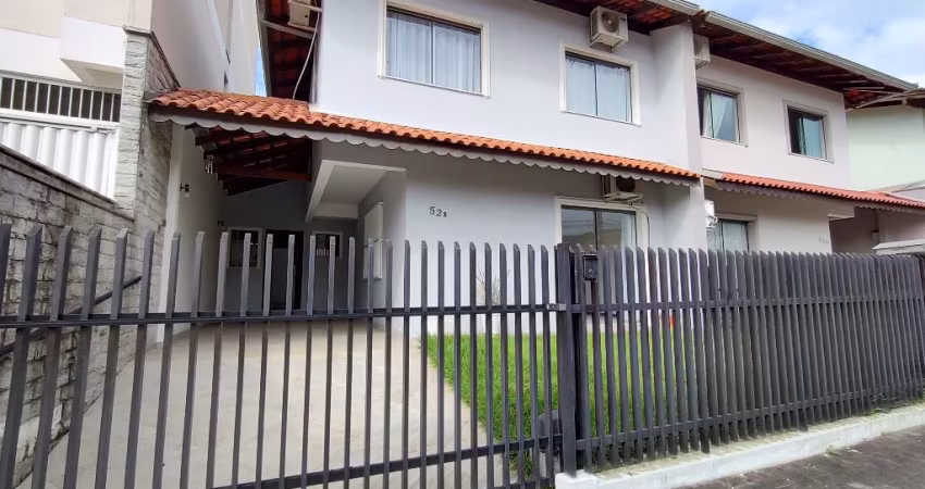 Lindo e Amplo Sobrado no Bairro Garcia