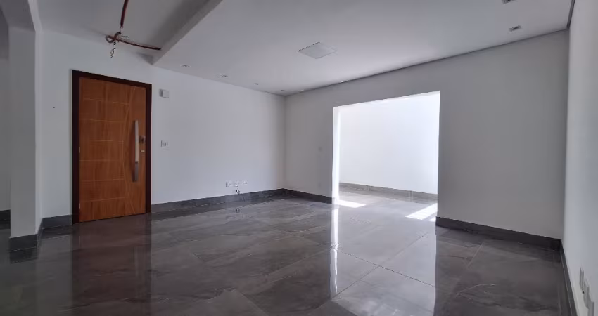 Ótimo Apartamento com área privativa, 3 quartos com armários, 2 suítes, 3 vagas, Barreiro