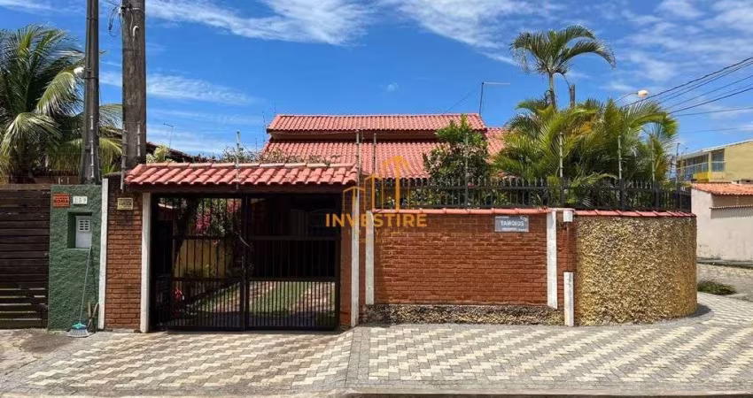 Casa à Venda no Bairro Tupy em Itanhaém com Piscina e Edícula