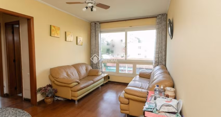 Apartamento de dois quartos reformado, semi mobiliado e com localização privilegiada!