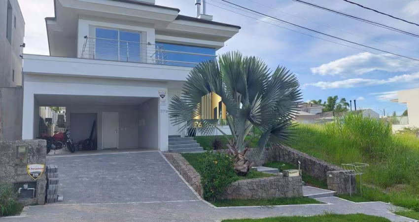 Casa à venda, no Bairro Pedra Branca, Palhoça-SC, com 4 quartos, sendo 1 suíte, com 4 vagas