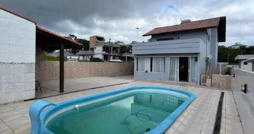 Casa à venda, no Bairro Pedra Branca, Palhoça-SC, com 3 quartos, sendo 1 suíte, com 2 vagas