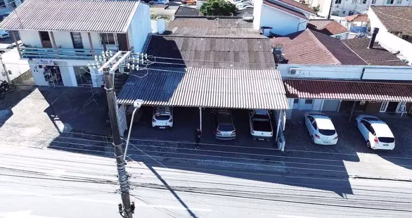 Ponto Comercial à venda, no Bairro Praia Comprida, São José-SC, com 2 quartos, sendo , com 4 vagas