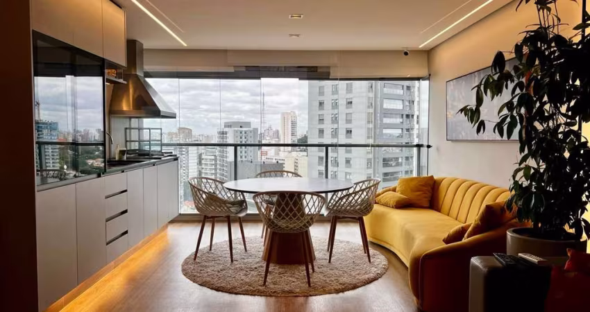 Vila Madalena, 122m² em andar alto, com vista incrível, varanda ampla e 3 suítes (incluindo closet e suíte americana). Estilo, conforto e lazer completo num prédio novinho.
