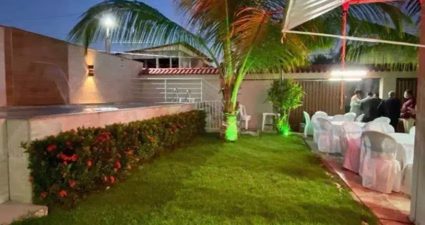 Casa duplex com piscina, churrasqueira e 450 metros de área!!