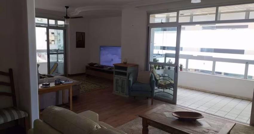Apartamento 4 quartos com 220m² na 2° quadra do mar na Praia da Costa!!