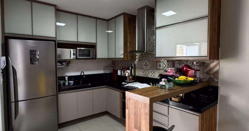 CASA COM 3 QUARTOS À VENDA, 180m2 - VILA VENEZA