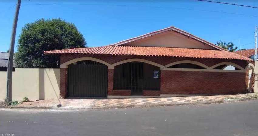 Casa para Venda em Brotas, Bela Vista, 4 dormitórios, 1 suíte, 2 banheiros, 3 vagas