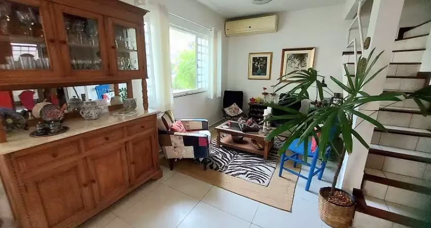 Casa em condomínio fechado com 3 quartos à venda na Rua Walter Neves, 55, Maria Paula, Niterói