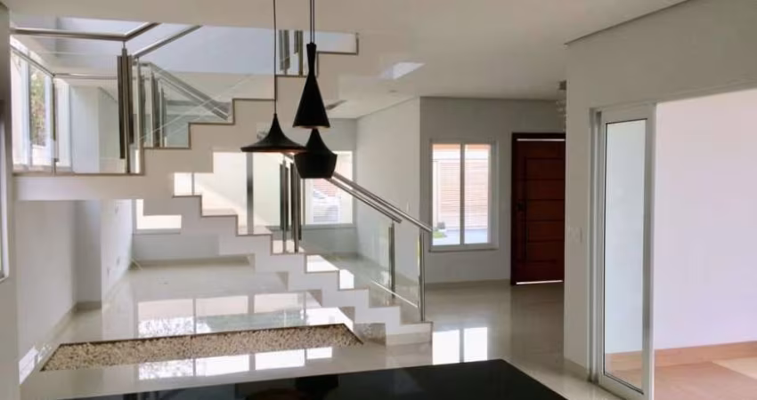 Casa com 2 Quartos, 2 Banheiros e 2 Vagas – Excelente Localização!