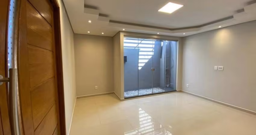 Casa com 3 Quartos, 2 Banheiros e 2 Vagas – Excelente Localização!