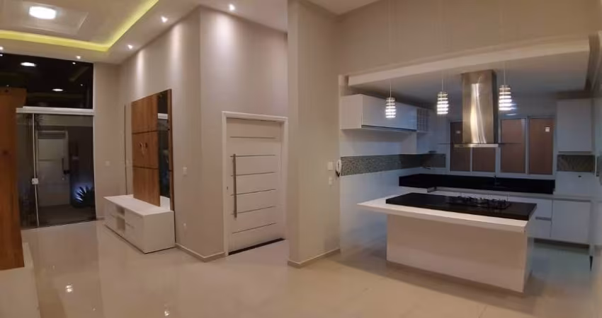 Casa com 3 Quartos, 2 Banheiros e 2 Vagas – Excelente Localização!