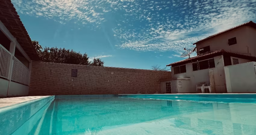 R$360.000-Casa de 2 Quartos em condomínio com piscina