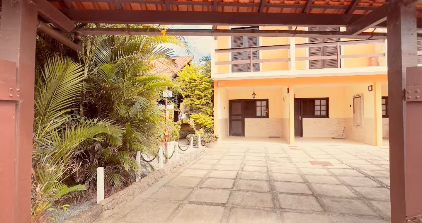 R$330.000-Casa triplex com 3 Quartos com 2 vagas
