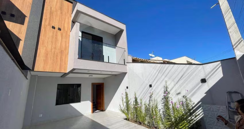 Sobrado à venda em Camboriú, Santa Regina, com 2 quartos, com 101 m²