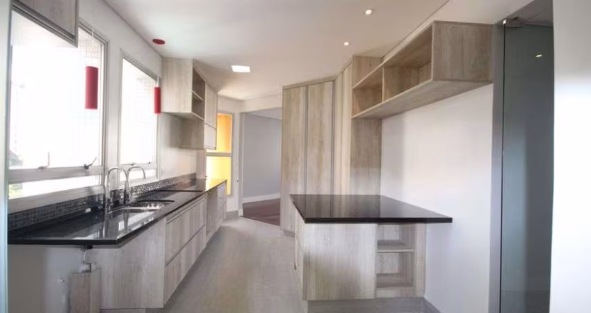 Apartamento para venda possui 245 metros quadrados com 3 quartos em Vila Uberabinha - São Paulo - SP