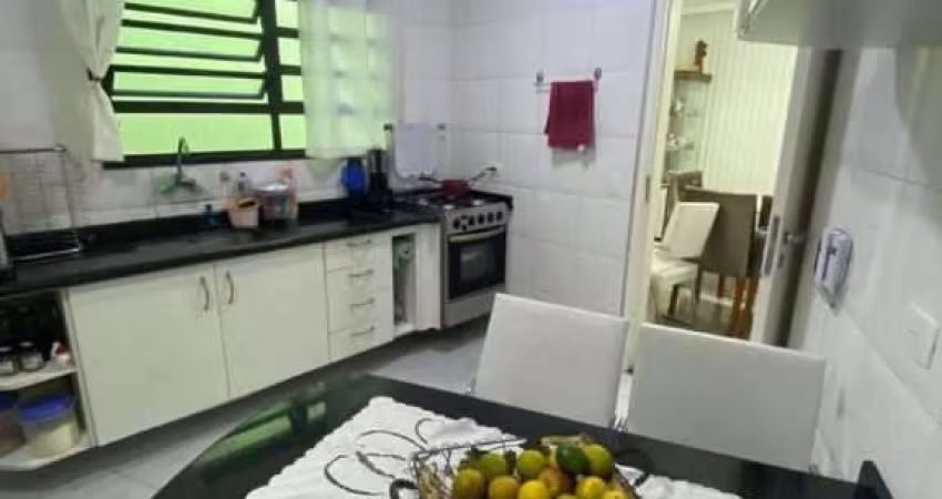 Sobrado com 3 dormitórios sendo 1 suíte e 4 vagas por R$ 900.000 - Alto da Mooca