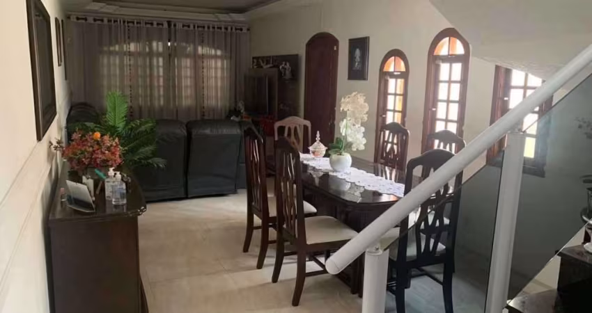 SOBRADO - 3 QUARTOS - 2 VAGAS - 240 m² por R$ 1.100.000 - CHACARA BELENZINHO