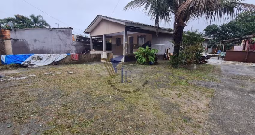 Casa com amplo terreno no Rio da Onça